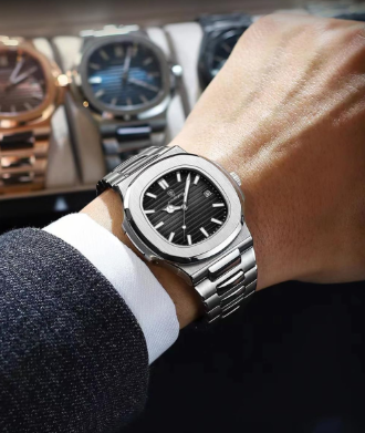 Modern Luxury Wrist Watch